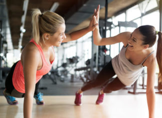 Çfarë duhet të hani derisa stërviteni?