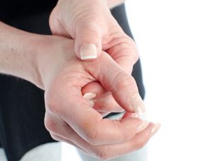 Çfarë do të thotë ënjtja e duarve?