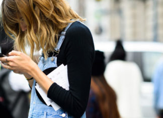 A e dini se çfarë është “tech neck”? Diagnozë e re, të cilën mbase edhe ju e keni!