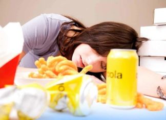 Pse jemi të përgjumur pas ngrënies?! Ja përgjigja