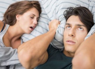 Gërhitja – problem më i madh shëndetësor për femrat sesa për meshkujt