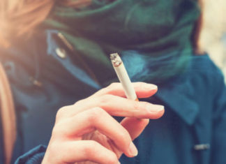 Një profesionist zbulon se si ndikon pirja e duhanit me raste mbi trupin