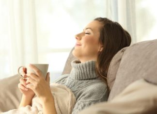 Tre mënyra se si të çlodheni me frymëmarrjen e duhur