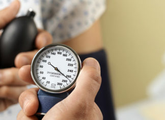 Psoriaza në kombinimi me tensionin e lartë të gjakut e rrit rrezikun e ndërhyrjeve kardiovaskulare