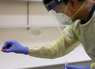 STUDIMI I RI: Simptomat e COVID-19 zakonisht shfaqen sipas kësaj rradhitje