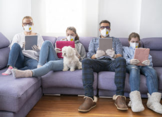 STUDIMI KINEZ PËR COVID-19 PRETENDON: As klubet, as edhe transporti publik – rreziku më i lartë i transmetimit është brenda familjes