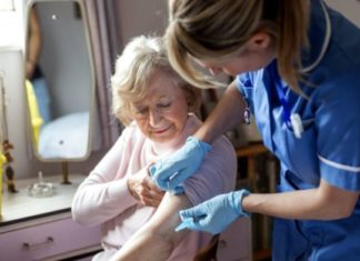 MJEKËT SQAROJNË: Kush duhet të vaksinohet kundër gripit këtë vjeshtë