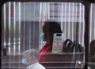 DËSHMI PËR PËRHAPJEN E KORONAVIRUSIT PËRMES AJRIT: Një pasagjer infektoi gati gjysmën e autobusit edhe pse ishte në dy metra distancë