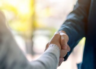 SHKENCËTARËT ME NJOHURI TË REJA PËR KORONAVIRUSIN: Në sipërfaqen e lëkurës jeton për nëntë orë, ndërsa në mukozën e hundës edhe më gjatë