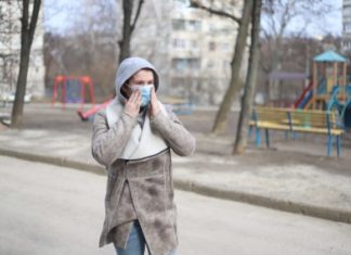 EKSPERTËT PËRGJIGJEN: A është e arsyeshme të mbani maskë jashtë dhe a ekziston rreziku i infektimit?