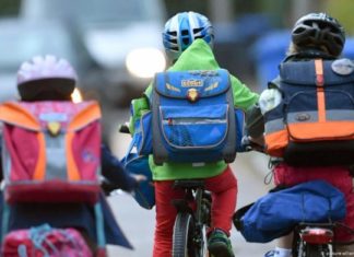 CILËT JANË BARTËSIT MË TË MËDHENJË TË VIRUSIT: Një studim i ri konfirmon teorinë e “super-shpërndarësve” të COVID-19