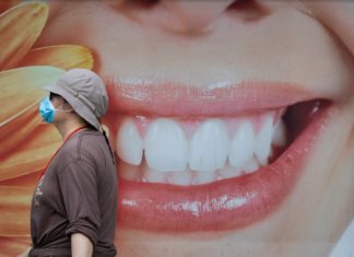 COVID-19 ndikon edhe në shëndetin oral: A mund të dëmtojë koronavirusi dhëmbët dhe zgavrën e gojës?