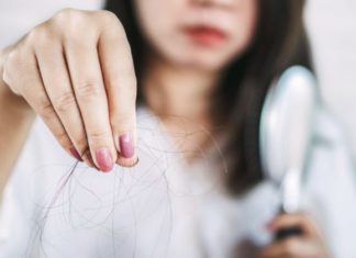 STRESI FAJTOR: Keni probleme me rënien e flokëve dhe lëkurën e kokës? Shkaku mund të jetë pandemia, dhe ja se si mund ta ndihmoni veten