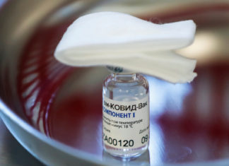 IMUNOLOGËT PARALAJMËROJNË: Hiqni dorë nga alkooli nëse planifikoni të vaksinoheni kundër COVID-19.