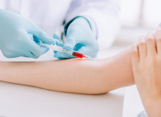 Mendoni se e keni “kaluar” koronavirusin dhe doni të testoheni? Si të kuptoni nëse keni antitrupa