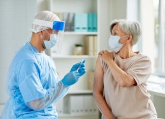 SIPAS EKSPERTËVE AMERIKAN: Personat e vaksinuar nuk duhet qëndrojnë në karantinë pas ekspozimit me një person të infektuar me COVID-19