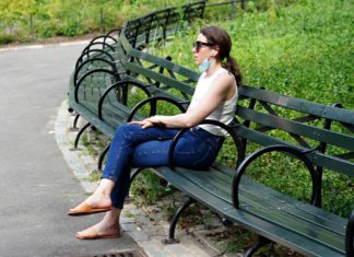 OPINION PROFESIONAL: A na duhen maska në ambient të hapur? “Nëse vrapojmë vetëm, jo. Nëse ndalon të flasësh me dikë, po”.