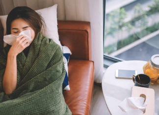 KOMPLIKIME TË REJA SI PASOJË E COVID-19: Çdo i treti i sëmurë rëndë i bien flokët, disa përjetojnë sulm në zemër, vuajnë nga veshkat, mëlçia dhe kujtesa