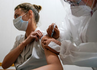 DORA COVID: Çfarë duhet të dini në lidhje me këtë efekt anësor të vaksinës COVID-19