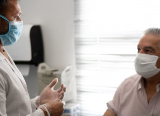 ÇFARË KËSHILLOJNË NUTRICIONISTËT: Çfarë duhet të hani para dhe pas vaksinimit kundër COVID-19?