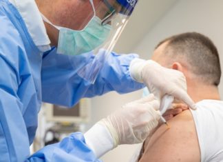 HULUMTIM I RI: Çfarë ndodh nëse për dozën e parë merrni AstraZeneka, ndërsa për të dytën Pfizer?