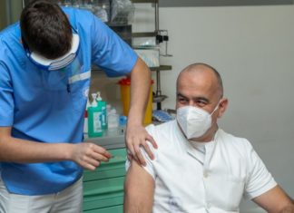 INFLAMACIONI I MUSKULIT TË ZEMRËS: Zbulohet lidhja midis vaksinës kundër COVID-19 dhe rasteve të rralla të miokarditit tek meshkujt e rinj