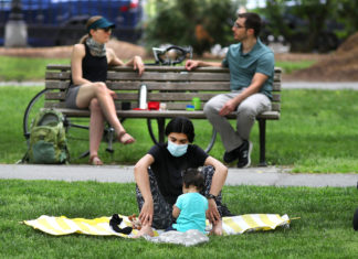 A është e sigurt të shoqërohemi me personat që nuk janë vaksinuar? Ja çfarë rekomandojnë ekspertët