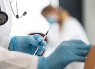 STUDIM I RI: Shtyrja e zgjatur e dozës së dytë të vaksinës kundër COVID-19 rrit nivelet e antitrupave pas rënies fillestare