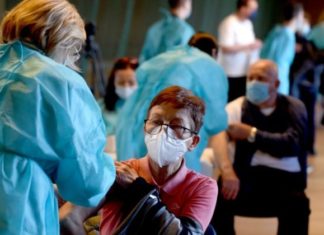 STUDIMET E REJA TREGOJNË: Varianti i ri delta po përhapet me shpejtësi midis të vaksinuarve, por ato nuk zhvillojnë sëmundje simptomatike dhe vdekshmëria është 20 herë më e ulët