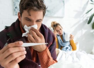 SIMPTOMË SPECIFIKE: Keni rezultuar pozitiv me koronavirus? Ja kur duhet të qëndroni në shtëpi dhe kur të shkoni menjëherë në spital