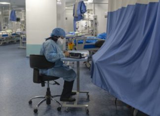 ANALIZË BRITANIKE: Rreziku për të përfunduar në spital nëse infektohet me variantin omicron është tre herë më i ulët se delta