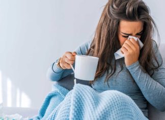 ÇFARË RAPORTOJNË PACIENTËT TE MJEKU AMË: Këto janë dy simptomat më të zakonshme të infeksionit me omicron