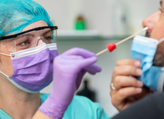 SHKENCËTARËT PËRGJIGJEN: Pse disa njerëz nuk mund të infektohen me COVID-19?