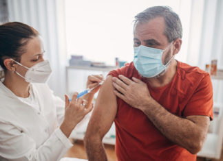 Jeni vaksinuar, keni marrë dozën përforcuese dhe keni kaluar COVID-19! A mund të ndjeheni të çliruar tani?