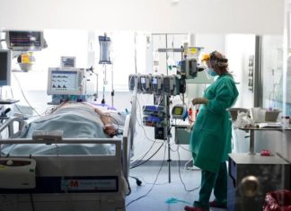 Pacientët e sëmurë rëndë me COVID-19 zgjohen ngadalë pas “heqjes” nga respiratori