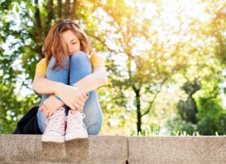 KËSHILLA SE SI TË “SHËROHENI” PREJ TIJ: 5 simptomat befasuese të depresionit veror