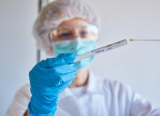 NJË VARIANT I RI I KORONAVIRUSIT PO PËRHAPET SHUMË SHPEJTË: Sa i rrezikshëm është kraken?